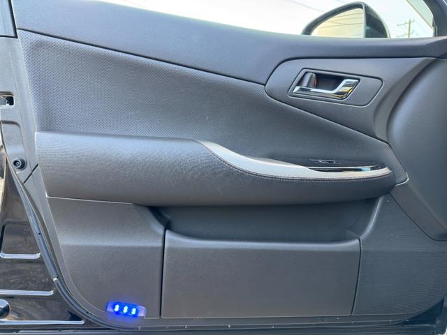 クラウン アスリート　２００系後期モデル　黒革シートサンルーフ　Ｂｌｕｅｔｏｏｔｈオーディオ対応　レギュラーガソリン　ＡＩＭＧＡＩＮフルエアロ　カールソン２０インチ　ＡＩＭＧＡＩＮマフラー　コンビステアリング　ＲＳＲ車高調（74枚目）