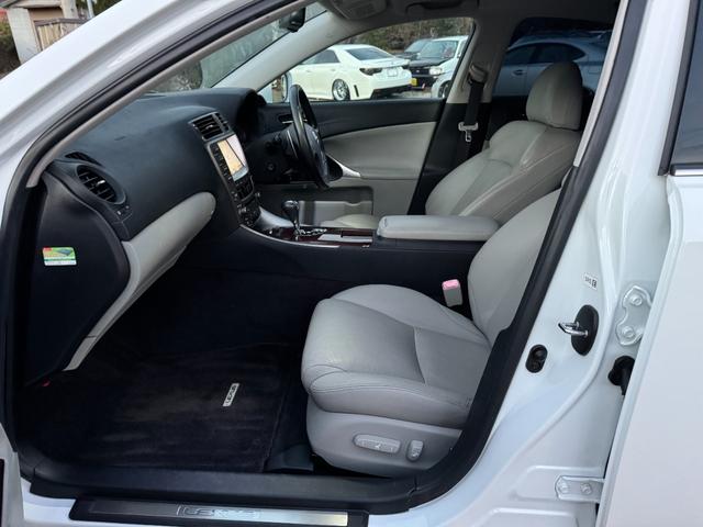 ＩＳ ＩＳ２５０　バージョンＬ　アイボリーレザーシート　スピンドルグリルキット　３眼ＬＥＤヘッドライト　ＬＥＤファイバーテール　シーケンシャルウィンカー　新品車高調　１８インチホイール　プッシュスタート　シートヒーター＆クーラー（57枚目）