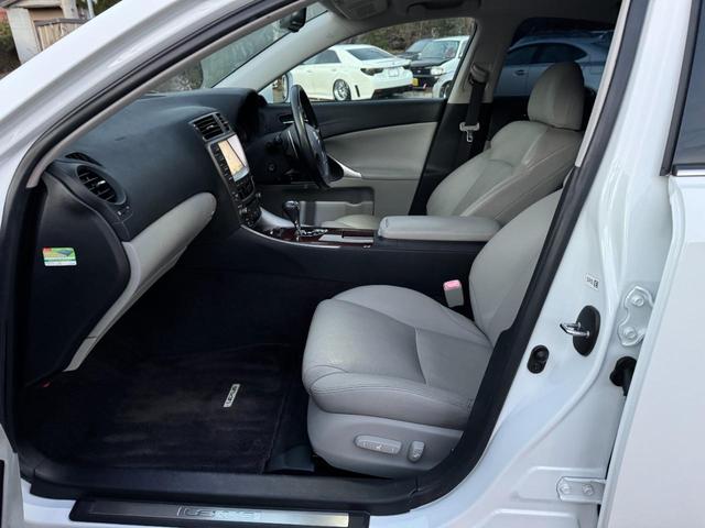 ＩＳ ＩＳ２５０　バージョンＬ　アイボリーレザーシート　スピンドルグリルキット　３眼ＬＥＤヘッドライト　ＬＥＤファイバーテール　シーケンシャルウィンカー　新品車高調　１８インチホイール　プッシュスタート　シートヒーター＆クーラー（58枚目）