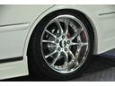 グランデ　新品フルタップ車高調　マナレイ　ＶＲ５　ツインスポーク　　１８インチアルミホイール　新品タイヤ　カラーキャリパー(3枚目)