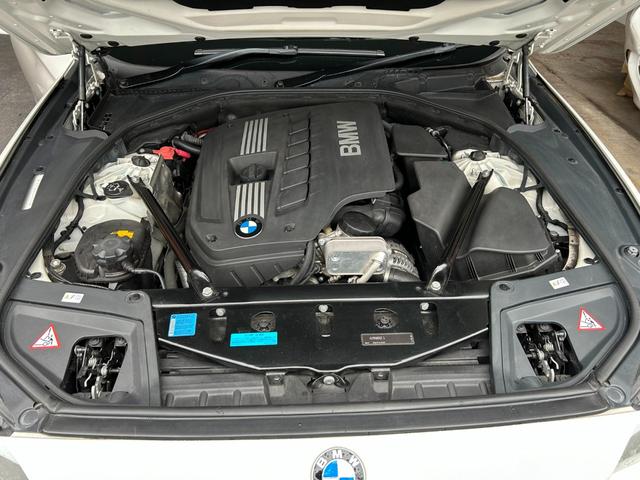 ５２８ｉ　ＨＫＳフルタップ車高調　クラブリネア２０インチアルミホイール　新品タイヤ　ディーラー車☆黒革シート　Ｆパワーシート　シートヒーター　ＨＤＤナビ　バックカメラ　スマートキー×２(13枚目)