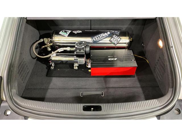 ＴＴクーペ ２．０ＴＦＳＩ　☆モードパルファムフルエアロ☆カズサス２独エアサス　イデアルコントロールユニット　公認取得☆クリムソン１９インチアルミホイール☆競技用マフラー☆社外ヘッドライト＆テールランプ☆（5枚目）