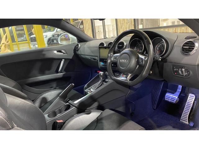 アウディ TTクーペ 2．0TFSI ☆モードパルファム