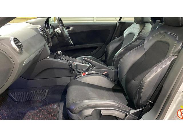 ＴＴクーペ ２．０ＴＦＳＩ　☆モードパルファムフルエアロ☆カズサス２独エアサス　イデアルコントロールユニット　公認取得☆クリムソン１９インチアルミホイール☆競技用マフラー☆社外ヘッドライト＆テールランプ☆（22枚目）