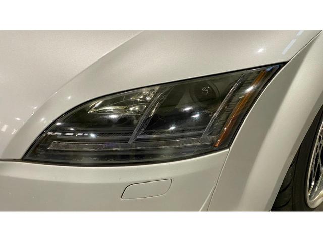ＴＴクーペ ２．０ＴＦＳＩ　☆モードパルファムフルエアロ☆カズサス２独エアサス　イデアルコントロールユニット　公認取得☆クリムソン１９インチアルミホイール☆競技用マフラー☆社外ヘッドライト＆テールランプ☆（26枚目）