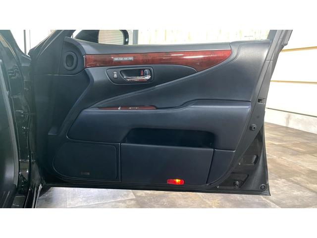 ＬＳ４６０ ベースグレード　★逆輸入車★２１インチアルミホイール★ＲＳＲフルタップ車高調★国内ナビ★サンルーフ★黒革シート★マークレビンソン★ＬＥＤ６００ｈヘッド★バックカメラ★ロゴ入りカラーキャリパー★（49枚目）