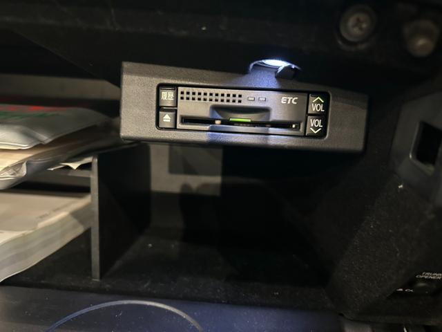 ＩＳ ＩＳ３５０Ｃ　電動オープン　クルーズコントロール　パドルシフト前席パワーシート＆シートヒーター　純正ナビ　Ｂカメラ　地デジ　ＢＴ　スマートキー　ビルトインＥＴＣ　革巻きＨ　ステアリングリモコン（25枚目）