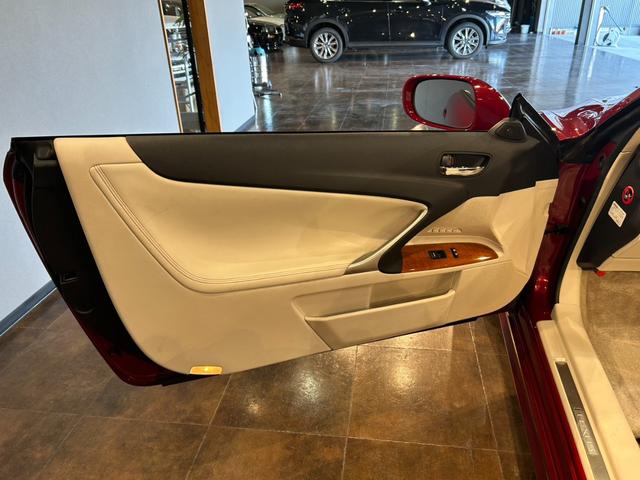 ＩＳ ＩＳ３５０Ｃ　電動オープン　クルーズコントロール　パドルシフト前席パワーシート＆シートヒーター　純正ナビ　Ｂカメラ　地デジ　ＢＴ　スマートキー　ビルトインＥＴＣ　革巻きＨ　ステアリングリモコン（29枚目）