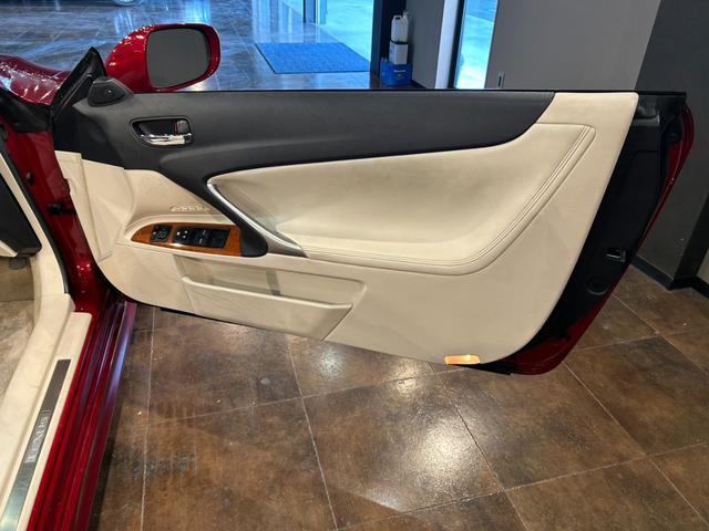 ＩＳ ＩＳ３５０Ｃ　電動オープン　クルーズコントロール　パドルシフト前席パワーシート＆シートヒーター　純正ナビ　Ｂカメラ　地デジ　ＢＴ　スマートキー　ビルトインＥＴＣ　革巻きＨ　ステアリングリモコン（30枚目）