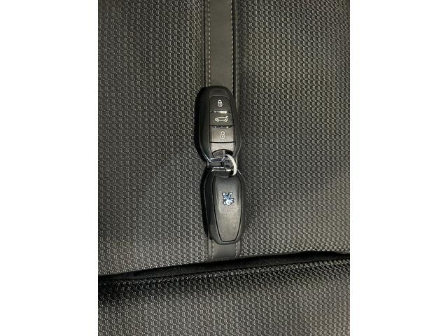 ３００８ ＧＴハイブリッド４　サンルーフ・アクティブクルーズコントロール／ＵＳＢ／Ｂｌｕｅｔｏｏｔｈ／ＡｐｐｌｅＣａｒＰｌａｙ／全方位カメラ／ハーフレザーシート／シートヒーター／社外前後ドライブレコーダー（25枚目）