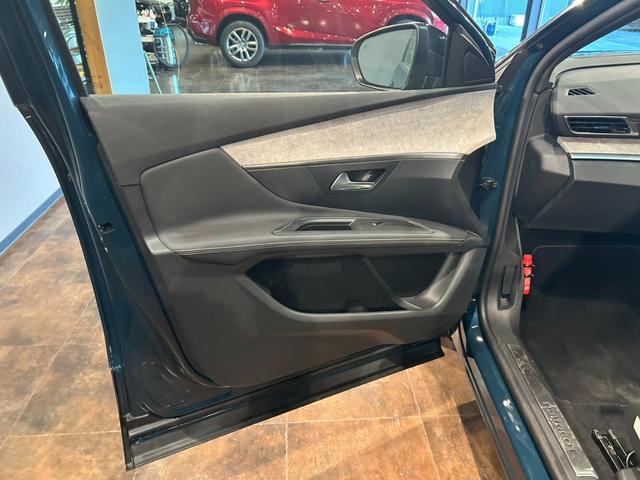 ３００８ ＧＴハイブリッド４　サンルーフ・アクティブクルーズコントロール／ＵＳＢ／Ｂｌｕｅｔｏｏｔｈ／ＡｐｐｌｅＣａｒＰｌａｙ／全方位カメラ／ハーフレザーシート／シートヒーター／社外前後ドライブレコーダー（31枚目）