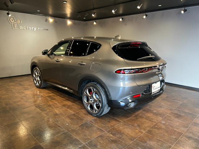 トナーレ プラグインハイブリッドQ4 ヴェローチェ 純正ナビ Bカメラ 全方位カメラ 黒革シート シートヒータークーラー アダプティブクルーズコントロール 衝突軽減ブレーキ レーンキープアシスト 前後ドラレコ ETC(7枚目)