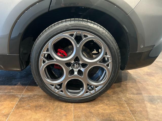 トナーレ プラグインハイブリッドQ4 ヴェローチェ 純正ナビ Bカメラ 全方位カメラ 黒革シート シートヒータークーラー アダプティブクルーズコントロール 衝突軽減ブレーキ レーンキープアシスト 前後ドラレコ ETC(23枚目)