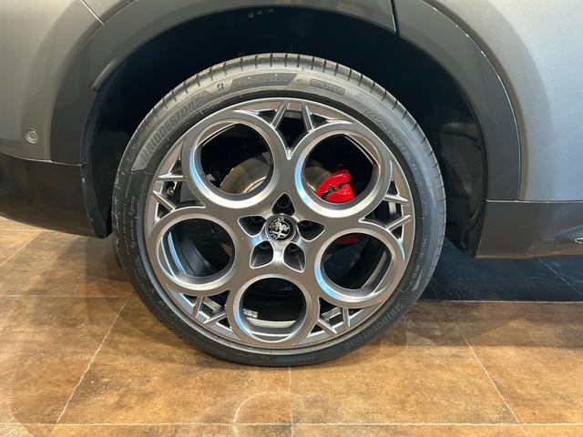 トナーレ プラグインハイブリッドQ4 ヴェローチェ 純正ナビ Bカメラ 全方位カメラ 黒革シート シートヒータークーラー アダプティブクルーズコントロール 衝突軽減ブレーキ レーンキープアシスト 前後ドラレコ ETC(26枚目)