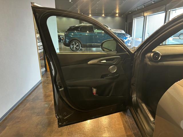 トナーレ プラグインハイブリッドQ4 ヴェローチェ 純正ナビ Bカメラ 全方位カメラ 黒革シート シートヒータークーラー アダプティブクルーズコントロール 衝突軽減ブレーキ レーンキープアシスト 前後ドラレコ ETC(34枚目)