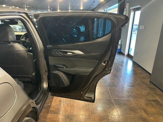 トナーレ プラグインハイブリッドQ4 ヴェローチェ 純正ナビ Bカメラ 全方位カメラ 黒革シート シートヒータークーラー アダプティブクルーズコントロール 衝突軽減ブレーキ レーンキープアシスト 前後ドラレコ ETC(37枚目)