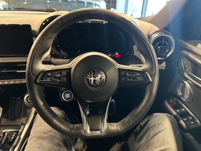 トナーレ プラグインハイブリッドQ4 ヴェローチェ 純正ナビ Bカメラ 全方位カメラ 黒革シート シートヒータークーラー アダプティブクルーズコントロール 衝突軽減ブレーキ レーンキープアシスト 前後ドラレコ ETC(38枚目)