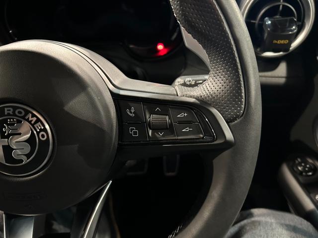 トナーレ プラグインハイブリッドQ4 ヴェローチェ 純正ナビ Bカメラ 全方位カメラ 黒革シート シートヒータークーラー アダプティブクルーズコントロール 衝突軽減ブレーキ レーンキープアシスト 前後ドラレコ ETC(40枚目)