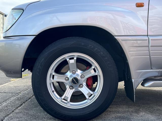 ランドクルーザー１００ ＶＸリミテッド６０ｔｈスペシャルエディション　バン登録変更済・サンルーフ・純正ナビ・バックカメラ・５速ＡＴ（28枚目）