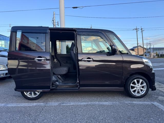 両側電動スライドドアを装備