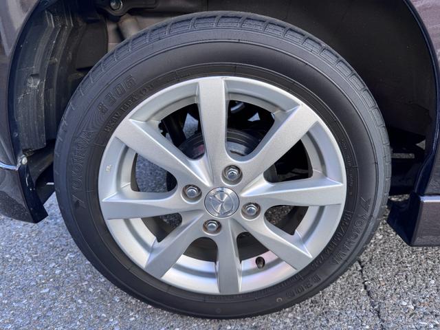 純正１４インチアルミを装備してます