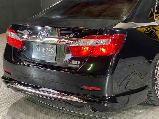 カムリ ハイブリッド　Ｇパッケージ　スピンドルバンパー　ＬＥＤ３眼ヘッドライト　フルタップ車高調　新品アレスメッキ１９インチホイール　サイド・リアハーフエアロ　ＳＤナビ　ルームミラー型ドライブレコーダー（11枚目）
