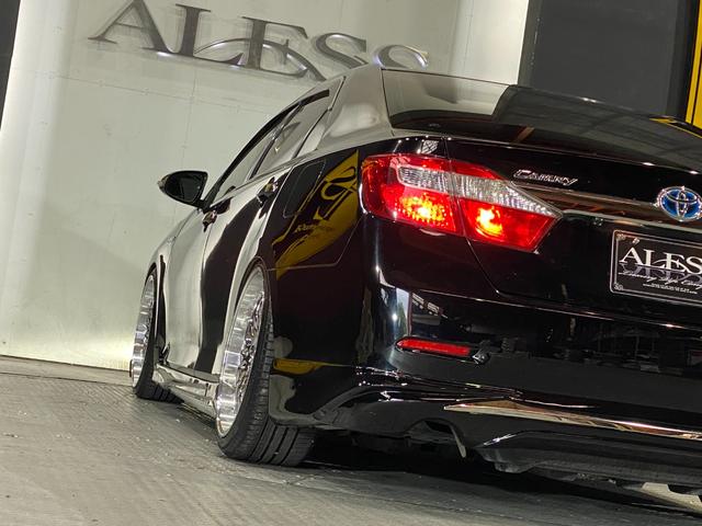 カムリ ハイブリッド　Ｇパッケージ　スピンドルバンパー　ＬＥＤ３眼ヘッドライト　フルタップ車高調　新品アレスメッキ１９インチホイール　サイド・リアハーフエアロ　ＳＤナビ　ルームミラー型ドライブレコーダー（13枚目）