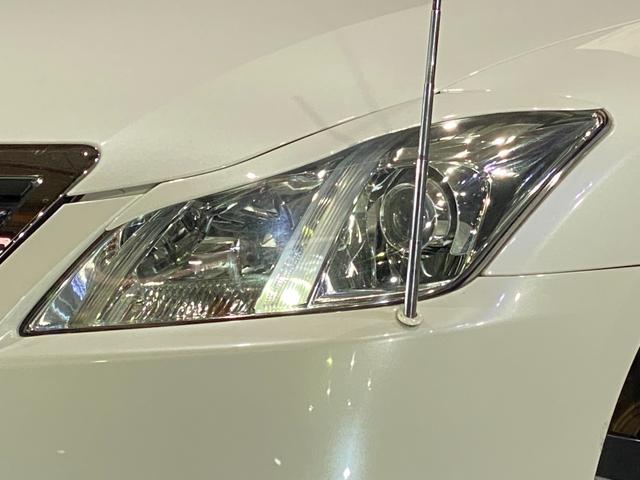 クラウン ２．５ロイヤルサルーン　アニバーサリーＥＤ　フルエアロ　ＴＥＩＮ車高調　新品メッキ１９インチ　ベージュ革シート　ＨＤＤマルチナビ　Ｂｌｕｅｔｏｏｔｈオーディオ　フルセグ　ＤＡＤテーブル＆バックミラー　コーナーポール（10枚目）