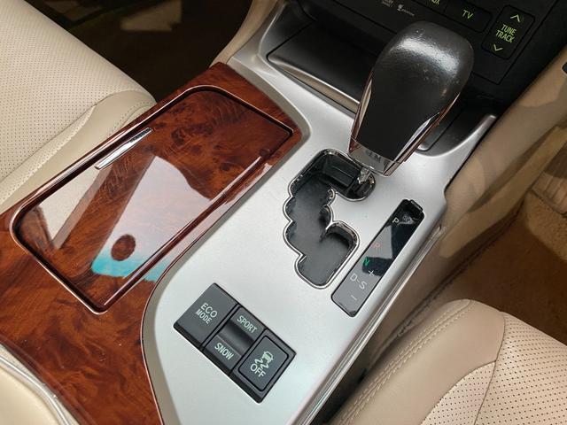 クラウン ２．５ロイヤルサルーン　アニバーサリーＥＤ　フルエアロ　ＴＥＩＮ車高調　新品メッキ１９インチ　ベージュ革シート　ＨＤＤマルチナビ　Ｂｌｕｅｔｏｏｔｈオーディオ　フルセグ　ＤＡＤテーブル＆バックミラー　コーナーポール（29枚目）