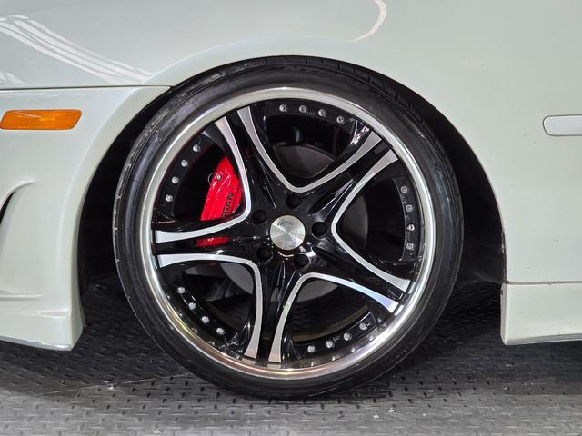 グロリア グランツーリスモ３００ＳＶ　ナビエディション　ワンスターワンオフフルエアロ　４本出しマフラー　フルタップ車高調　レオンハルト１９インチ　ＶＩＰＥＲセキュリティ　カロッツェリアサイバーナビ　加工ライト　Ｂｌｕｅｔｏｏｔｈオーディオ（6枚目）