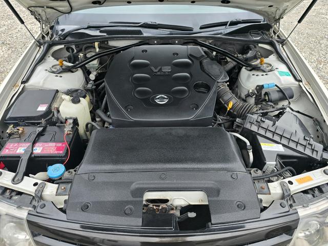 グロリア グランツーリスモ３００ＳＶ　ナビエディション　ワンスターワンオフフルエアロ　４本出しマフラー　フルタップ車高調　レオンハルト１９インチ　ＶＩＰＥＲセキュリティ　カロッツェリアサイバーナビ　加工ライト　Ｂｌｕｅｔｏｏｔｈオーディオ（19枚目）