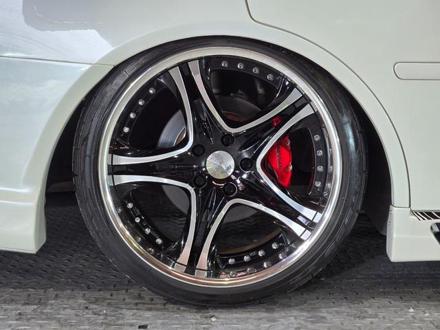 グロリア グランツーリスモ３００ＳＶ　ナビエディション　ワンスターワンオフフルエアロ　４本出しマフラー　フルタップ車高調　レオンハルト１９インチ　ＶＩＰＥＲセキュリティ　カロッツェリアサイバーナビ　加工ライト　Ｂｌｕｅｔｏｏｔｈオーディオ（64枚目）