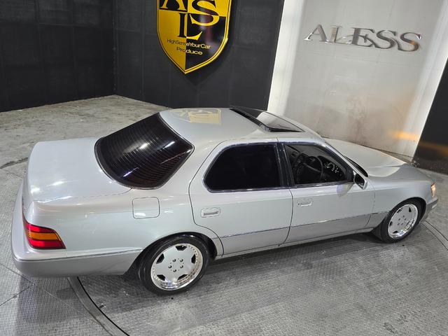 セルシオ C仕様 前期最終型 走行距離1万6千キロ ワンオーナー 当時物シュティッヒディッシュ17インチ 純正サンルーフ 純正グレー革シート 純正オプションエアロスポイラー FIELD製サスコン ガナドールマフラー(2枚目)