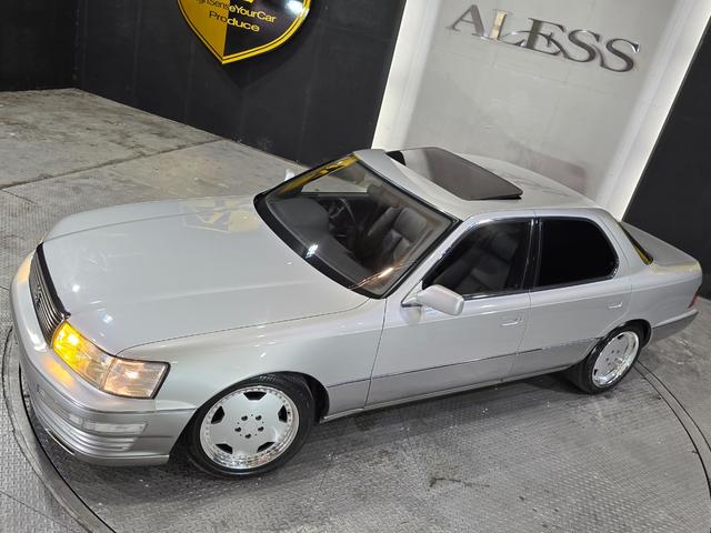 セルシオ C仕様 前期最終型 走行距離1万6千キロ ワンオーナー 当時物シュティッヒディッシュ17インチ 純正サンルーフ 純正グレー革シート 純正オプションエアロスポイラー FIELD製サスコン ガナドールマフラー(8枚目)