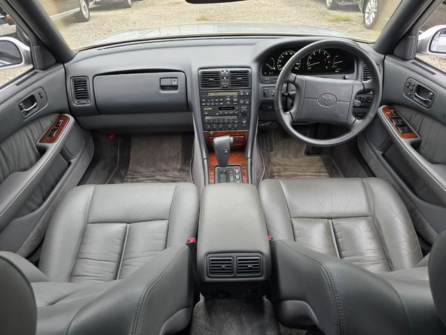 セルシオ C仕様 前期最終型 走行距離1万6千キロ ワンオーナー 当時物シュティッヒディッシュ17インチ 純正サンルーフ 純正グレー革シート 純正オプションエアロスポイラー FIELD製サスコン ガナドールマフラー(21枚目)