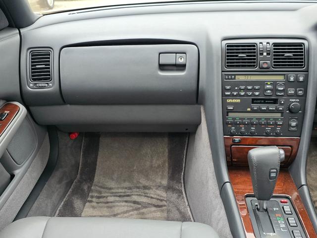 セルシオ C仕様 前期最終型 走行距離1万6千キロ ワンオーナー 当時物シュティッヒディッシュ17インチ 純正サンルーフ 純正グレー革シート 純正オプションエアロスポイラー FIELD製サスコン ガナドールマフラー(22枚目)