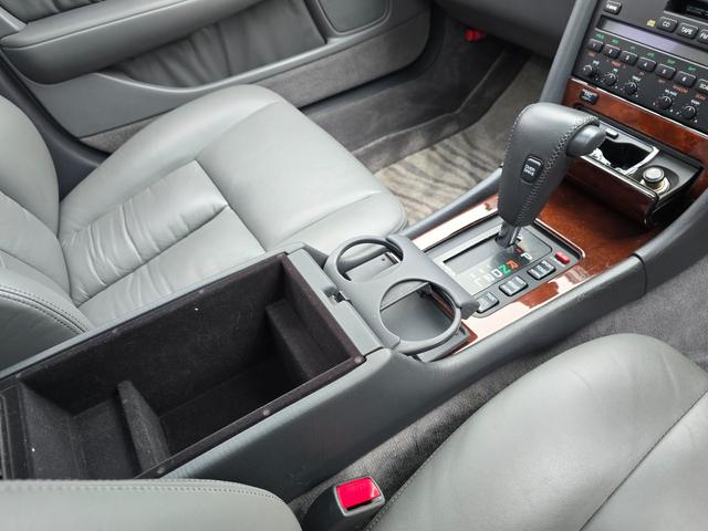 セルシオ C仕様 前期最終型 走行距離1万6千キロ ワンオーナー 当時物シュティッヒディッシュ17インチ 純正サンルーフ 純正グレー革シート 純正オプションエアロスポイラー FIELD製サスコン ガナドールマフラー(30枚目)