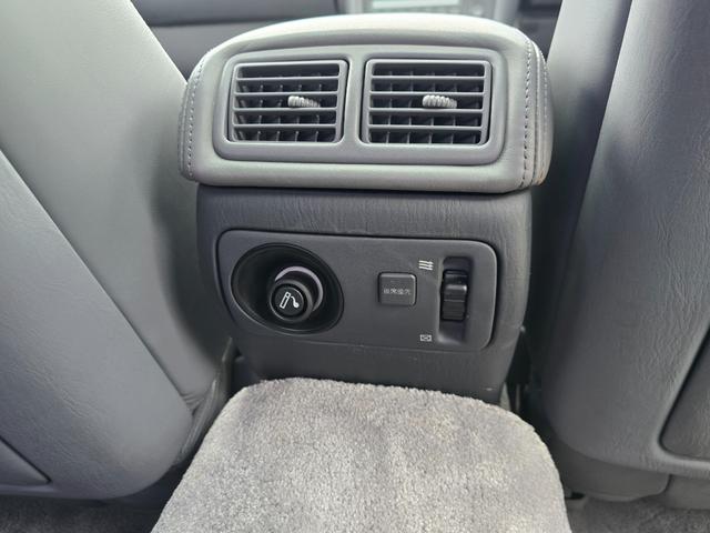 セルシオ C仕様 前期最終型 走行距離1万6千キロ ワンオーナー 当時物シュティッヒディッシュ17インチ 純正サンルーフ 純正グレー革シート 純正オプションエアロスポイラー FIELD製サスコン ガナドールマフラー(44枚目)