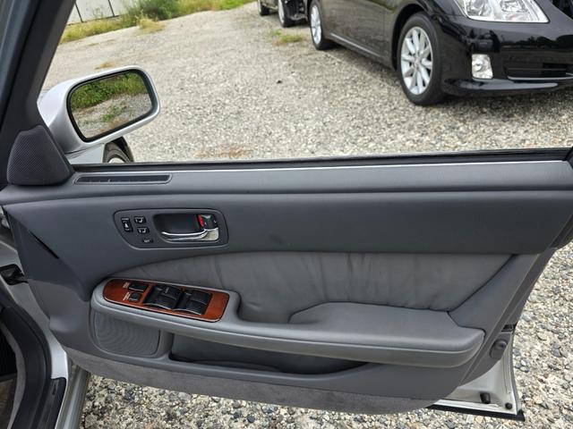 セルシオ C仕様 前期最終型 走行距離1万6千キロ ワンオーナー 当時物シュティッヒディッシュ17インチ 純正サンルーフ 純正グレー革シート 純正オプションエアロスポイラー FIELD製サスコン ガナドールマフラー(49枚目)