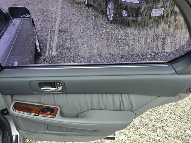 セルシオ C仕様 前期最終型 走行距離1万6千キロ ワンオーナー 当時物シュティッヒディッシュ17インチ 純正サンルーフ 純正グレー革シート 純正オプションエアロスポイラー FIELD製サスコン ガナドールマフラー(51枚目)