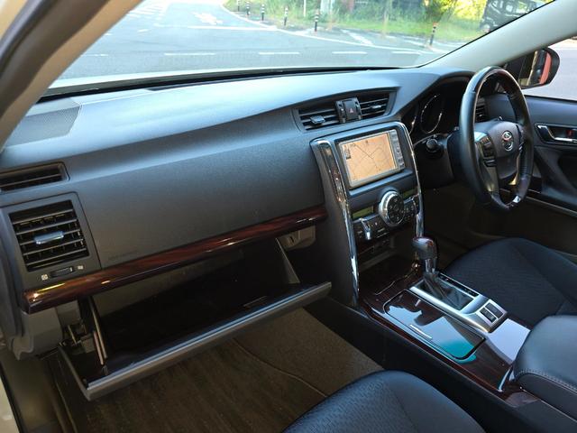 マークＸ ２５０Ｇ　リラックスセレクション・ブラックリミテッド　後期ＧＲルックカスタム　新品１９インチホイール　新品車高調　新品ライト　４本出しマフラーカッター　コンビハンドル　ＳＤナビ　ＥＴＣ（35枚目）