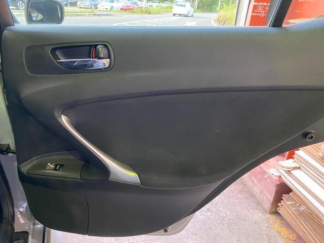 ＩＳ ＩＳ３５０　バージョンＳ　ビス止めオーバーフェンダー　現行ルックエアロ　ＬＥＤヘッド＆テール　ネジ式車高調　新品１９インチシュタイナー　アレスブラック　サンルーフ　マークレビンソン（49枚目）