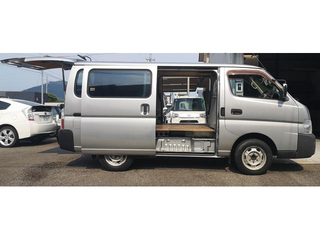 キャラバン ロングＤＸターボ　ディーゼルターボ　ＥＴＣ　ＣＤナビ　荷台床フルフラット　３人乗り　最大積載量１０００ｋｇ（28枚目）