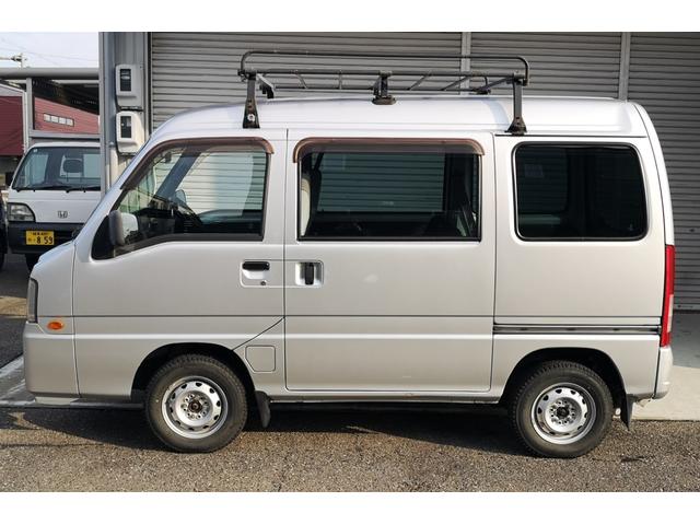 サンバーバン トランスポーター４ＷＤ　タイミングベルト交換済み　ハイルーフ　５ＭＴ　スタッドレスタイヤ装着　ルーフキャリア　社外ナビ　集中ドアロック　パワーウィンドウ　パワーステアリング　エアコン　スライドドア　禁煙車（11枚目）