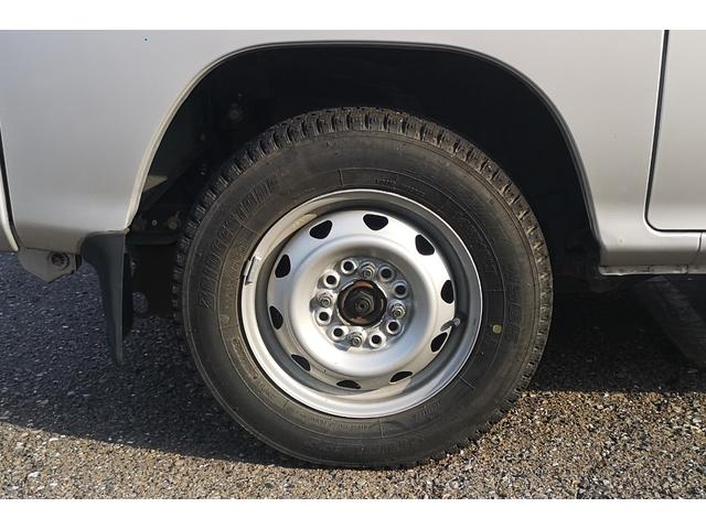 サンバーバン トランスポーター４ＷＤ　タイミングベルト交換済み　ハイルーフ　５ＭＴ　スタッドレスタイヤ装着　ルーフキャリア　社外ナビ　集中ドアロック　パワーウィンドウ　パワーステアリング　エアコン　スライドドア　禁煙車（32枚目）