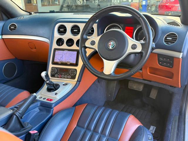 アルファスパイダー 2.2 JTS セレスピード 電動オープン/ブルータバコカラーインテリア/ナビ/バックカメラ/ETC(33枚目)