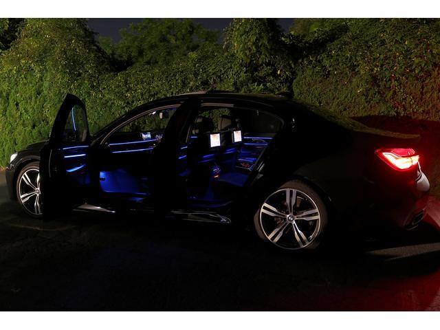 ７シリーズ ７４０ｉ　Ｍスポーツ　車検２年付　リヤコンフォートＰＫＧ　リヤエンターテイメント　ディスプレイキー　サンルーフ　ＬＥＤヘッドライト　２０ＡＷ　ハーマンカードンサラウンド　トップビュー　ドライビングアシストプラス（8枚目）