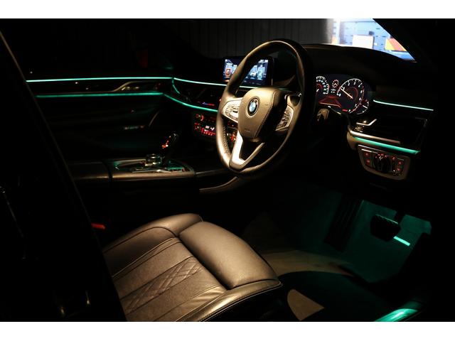 ７シリーズ ７４０ｉ　Ｍスポーツ　車検２年付　リヤコンフォートＰＫＧ　リヤエンターテイメント　ディスプレイキー　サンルーフ　ＬＥＤヘッドライト　２０ＡＷ　ハーマンカードンサラウンド　トップビュー　ドライビングアシストプラス（9枚目）