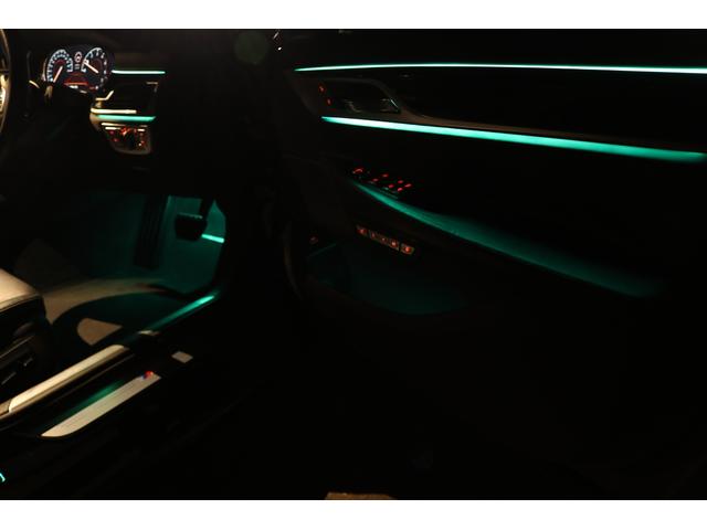 ７シリーズ ７４０ｉ　Ｍスポーツ　車検２年付　リヤコンフォートＰＫＧ　リヤエンターテイメント　ディスプレイキー　サンルーフ　ＬＥＤヘッドライト　２０ＡＷ　ハーマンカードンサラウンド　トップビュー　ドライビングアシストプラス（10枚目）