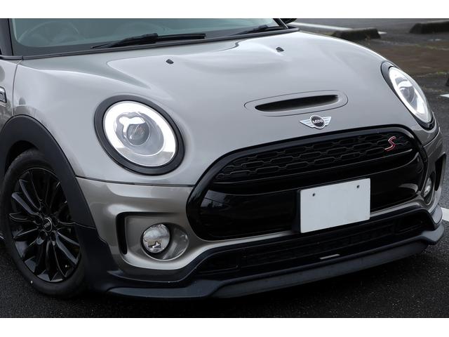 ＭＩＮＩ クーパーＳＤ　クラブマン　車検２年付　１オーナー車　ペッパーＰＫＧ　ピアノブラックエクステリアＰＫＧ　ＤＵＥＬＬ　ＡＧパフォーマンスエアロ付　ＬＥＤヘッドライト　ドライビングアシスト　ＡＣＣ　１７ＡＷ　カメラＰＫＧ（5枚目）
